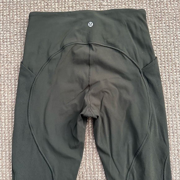 Lululemon Women’s Green Cropped Leggings - size 8 - Picture 10 of 12